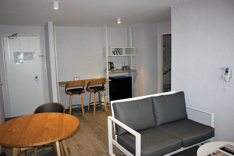 Atrium Hotel Mandurah - Pubs and Clubs 12
