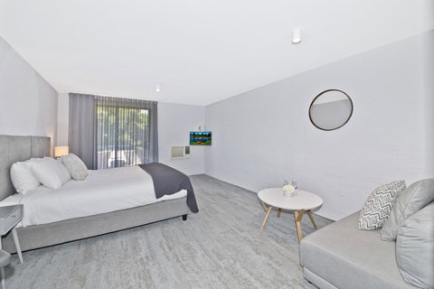 Atrium Hotel Mandurah - Pubs and Clubs 14