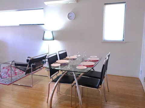 Outram St Apartment - Go Out 1