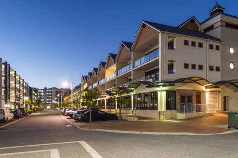 Dolphin Quay Apartments - Pubs and Clubs 18
