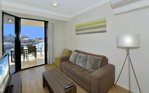 Dolphin Quay Apartments - Pubs and Clubs 3