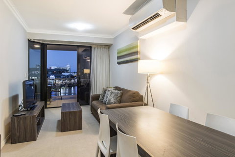 Dolphin Quay Apartments - Pubs and Clubs 19