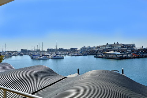 Dolphin Quay Apartments - Pubs and Clubs 13