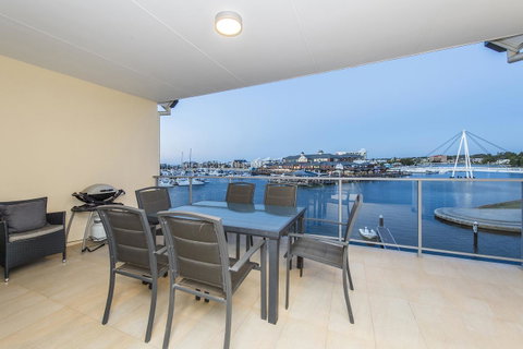 Dolphin Quay Apartments - Pubs and Clubs 22