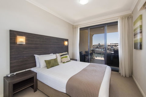 Dolphin Quay Apartments - Pubs and Clubs 29