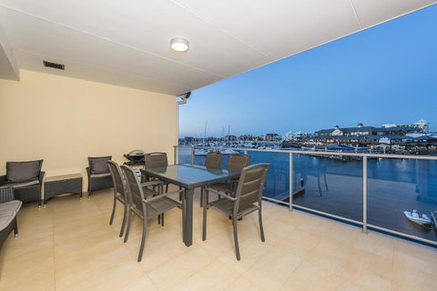 Dolphin Quay Apartments - Pubs and Clubs 21