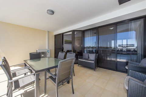 Dolphin Quay Apartments - Pubs and Clubs 26