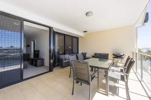 Dolphin Quay Apartments - Pubs and Clubs 27