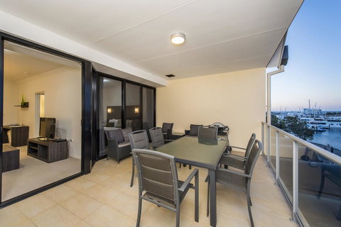 Dolphin Quay Apartments - Pubs and Clubs 24