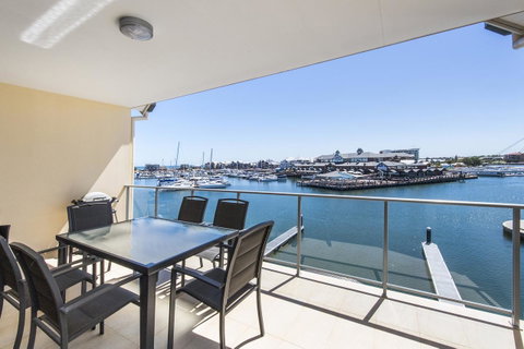 Dolphin Quay Apartments - Pubs and Clubs 36