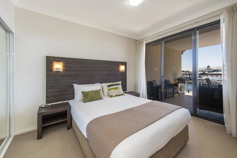 Dolphin Quay Apartments - Pubs and Clubs 30