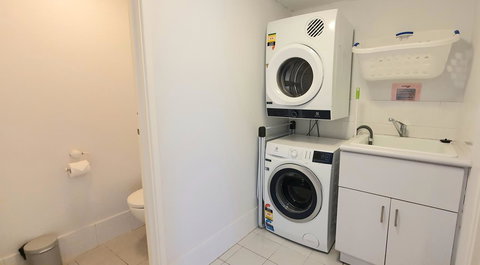 Sandcastles Beachfront Luxury Retreat Apartment - Go Out 21