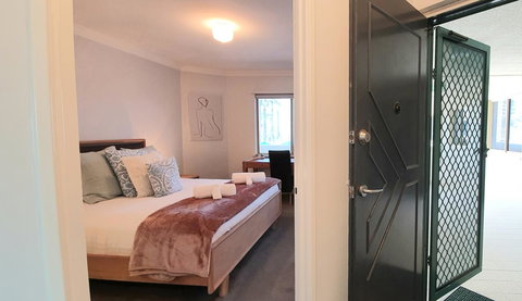 Sandcastles Beachfront Luxury Retreat Apartment - Go Out 22