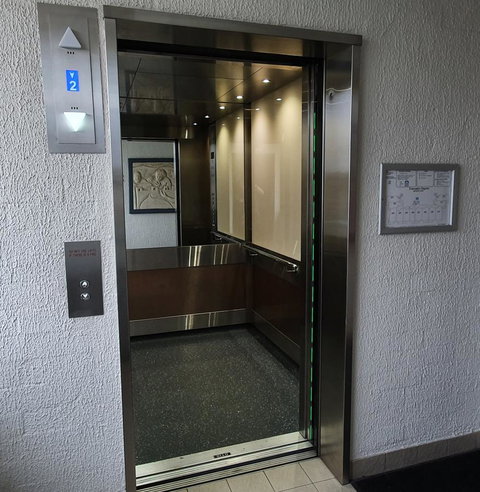 Sandcastles Beachfront Luxury Retreat Apartment - Go Out 1