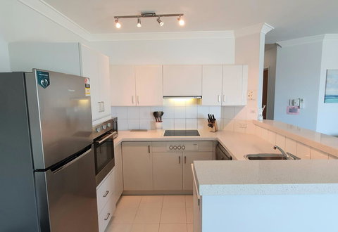 Sandcastles Beachfront Luxury Retreat Apartment - Go Out 7