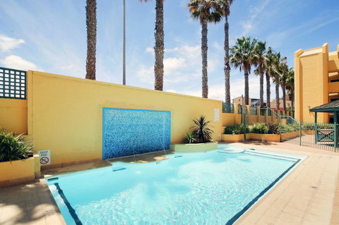 Sandcastles Beachfront Luxury Retreat Apartment - Go Out 17