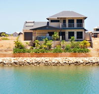 27 Corella Court - Exquisite Marina Home With a Pool and Wi-Fi - Pubs and Clubs