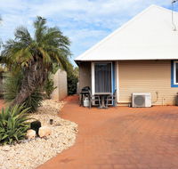 Osprey Holiday Village Unit 213/1 Bedroom - Spa bath king size bed perfect for any couple - Pubs and Clubs