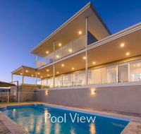 32 Corella Court - Private Jetty and Pool - Pubs and Clubs