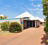 Osprey Holiday Village Unit 119 - Close to the pool - Pubs and Clubs