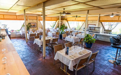 Hospitality Carnarvon, SureStay Collection By Best Western - Pubs and Clubs 13