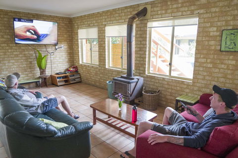 Lancelin Lodge - Pubs and Clubs 4