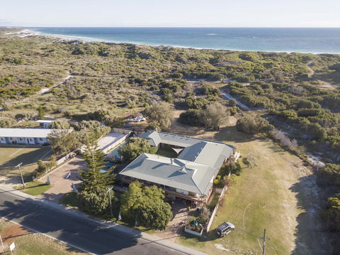 Lancelin Lodge - Pubs and Clubs 12