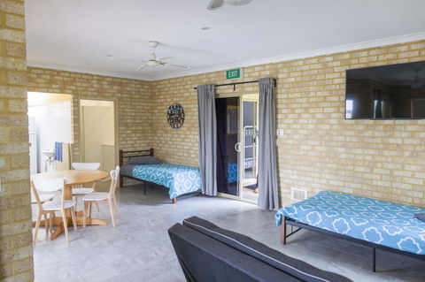 Lancelin Lodge - Pubs and Clubs 2