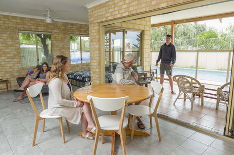 Lancelin Lodge - Pubs and Clubs 25