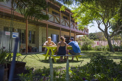 Lancelin Lodge - Pubs and Clubs 13