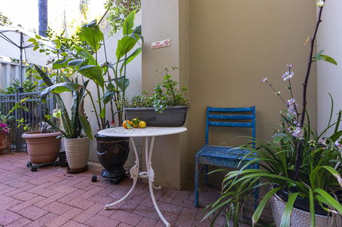 Como Executive Apartment - Pubs and Clubs 11