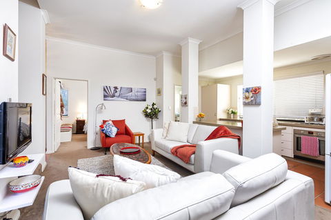 Como Executive Apartment - Pubs and Clubs 5