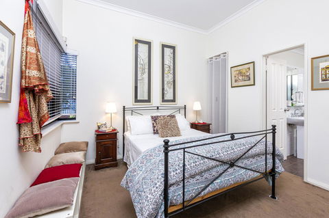 Como Executive Apartment - Pubs and Clubs 6