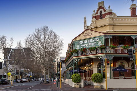 Como Executive Apartment - Pubs and Clubs 32