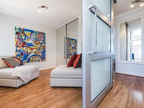 South Perth Deluxe Apartment - Go Out 8
