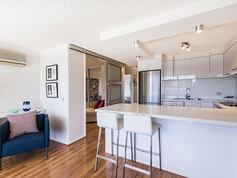 South Perth Deluxe Apartment - Go Out 13