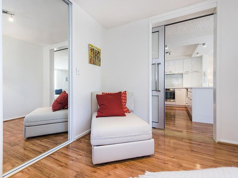 South Perth Deluxe Apartment - Go Out 19