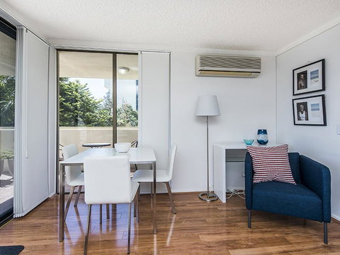 South Perth Deluxe Apartment - Go Out 9