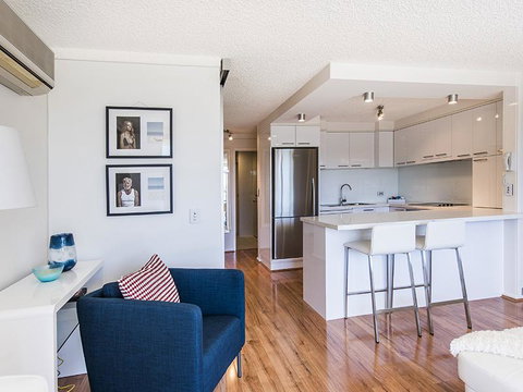 South Perth Deluxe Apartment - Go Out 2