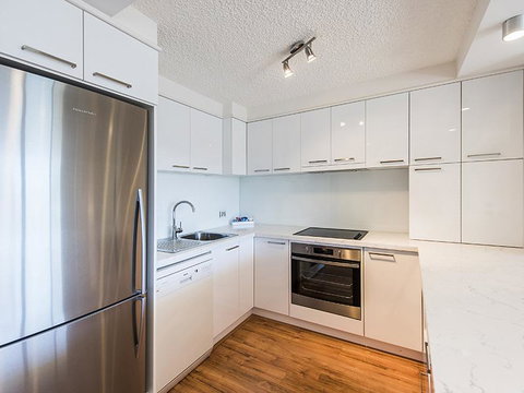 South Perth Deluxe Apartment - Go Out 12
