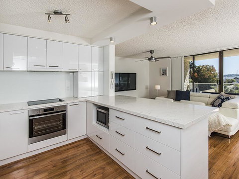 South Perth Deluxe Apartment - Go Out 4