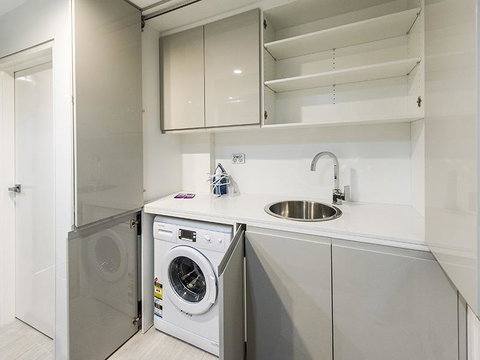 South Perth Deluxe Apartment - Go Out 34