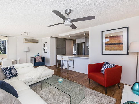 South Perth Deluxe Apartment - Go Out 5