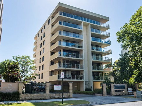 South Perth Deluxe Apartment - Go Out 43