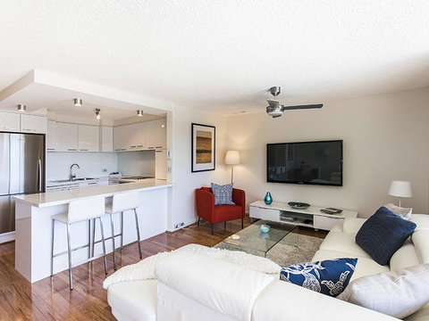 South Perth Deluxe Apartment - Go Out 32