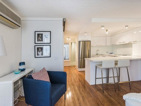 South Perth Deluxe Apartment - Go Out 23