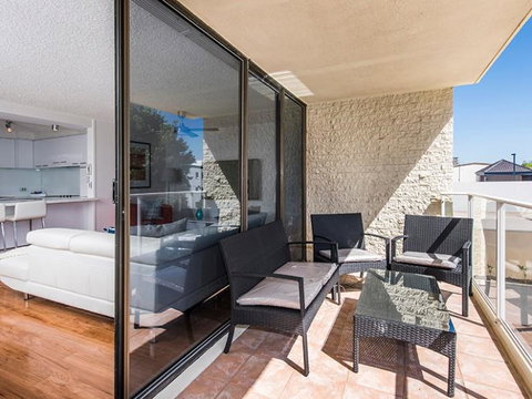 South Perth Deluxe Apartment - Go Out 18