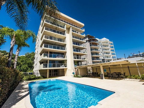 South Perth Deluxe Apartment - Go Out 42