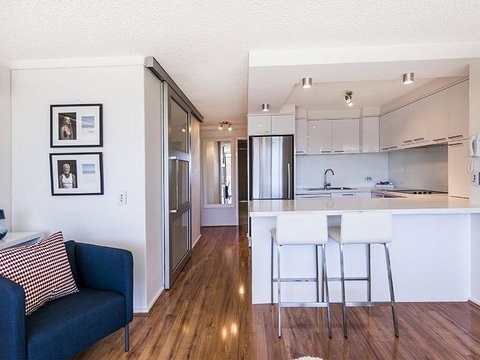 South Perth Deluxe Apartment - Go Out 7