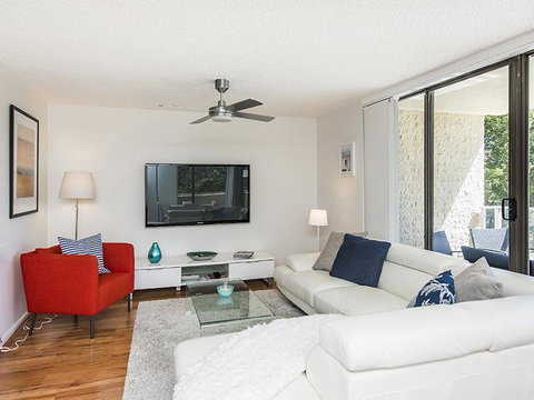 South Perth Deluxe Apartment - Go Out 6